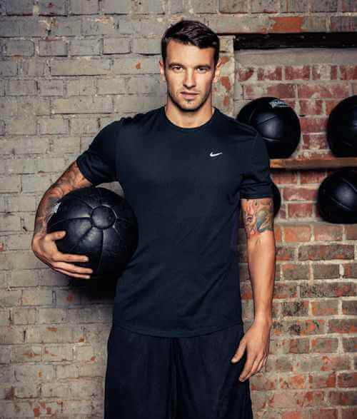 Gençlik güç & kondisyon çalışmalarını denetleyen antrenör